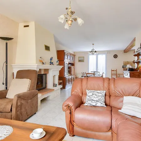 Maison Familiale Pour 8 A 750m De La *